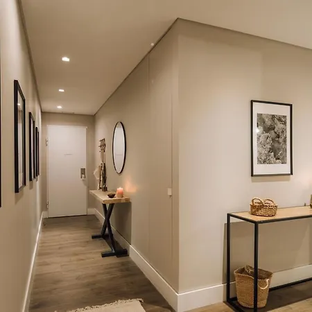 Lubrense - 2 Bedrooms And Terrace In Chiado Διαμέρισμα